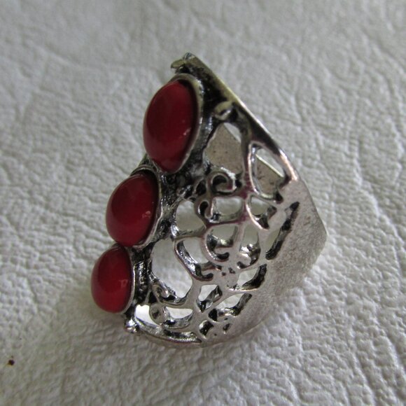 Large Silver 3 Red Stone Ring - Sz 9 - Picture 2 of 6